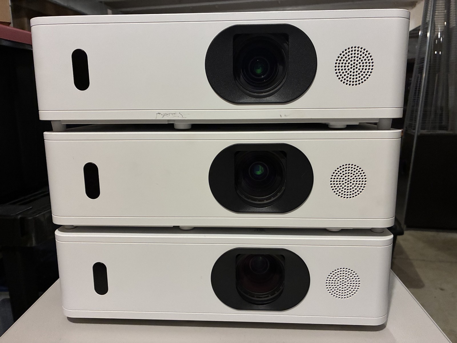 Christie LWU502 WUXGA LCD Projector 5000 Lumens 1920X1200 16:10 10,000:1