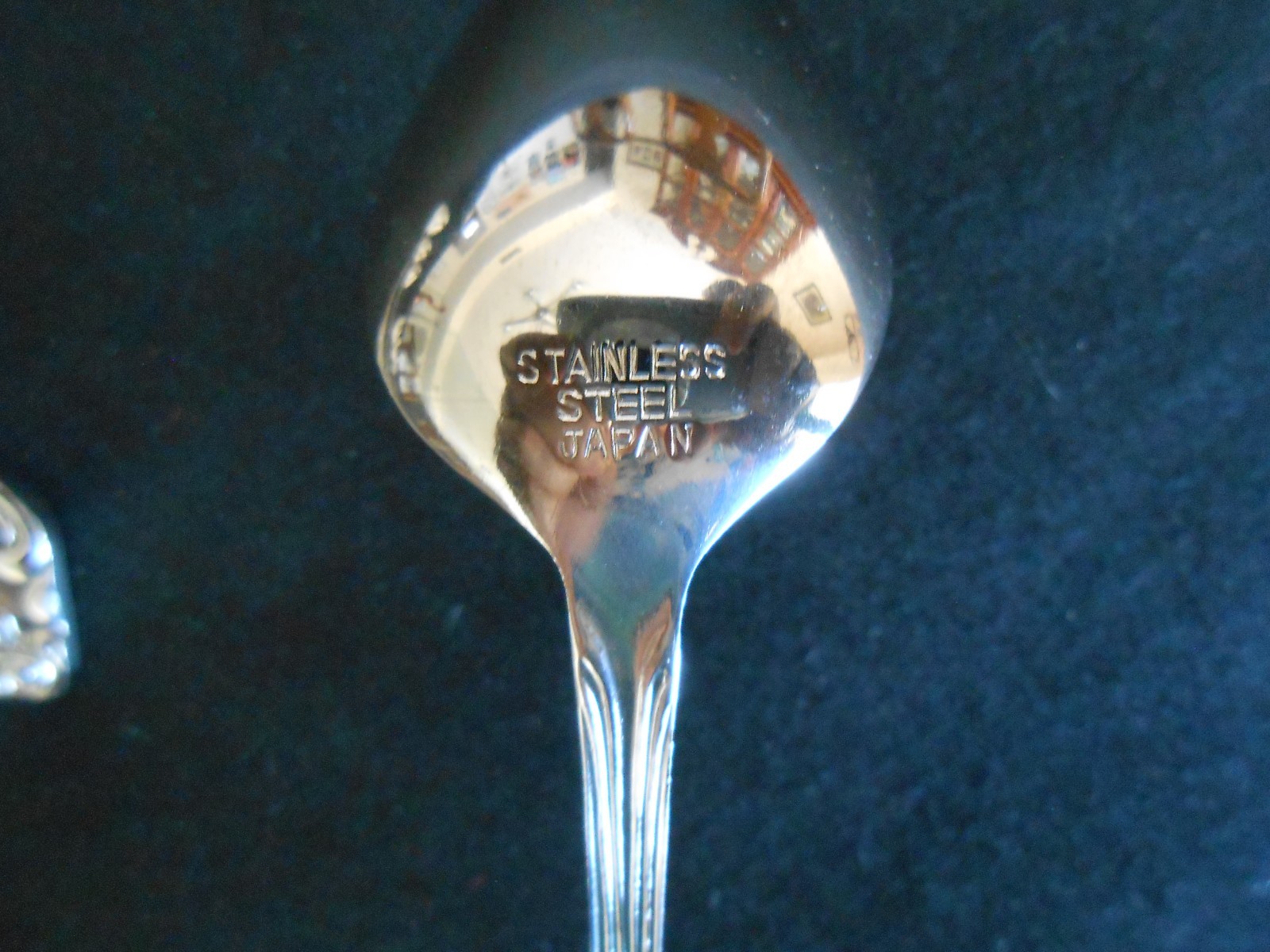 7 STAINLESS FLATWARE ICED TEA SPOONS 8" JAPAN UNKNOWN PATTERN LINE SCROLLS