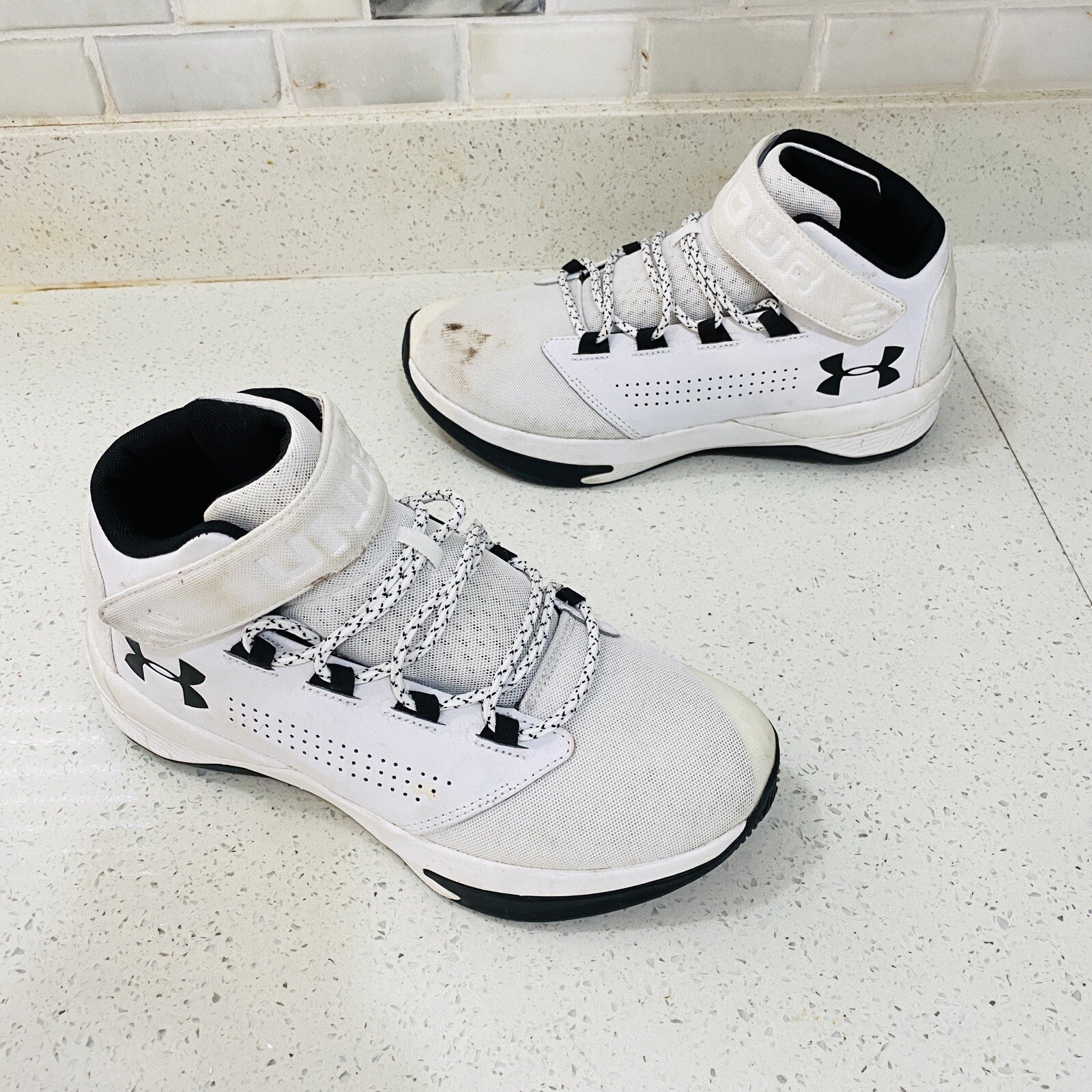 Under Armour Mens Get Be Zee 1298310-001 White Lace Up Basketball Shoes Size 9.5