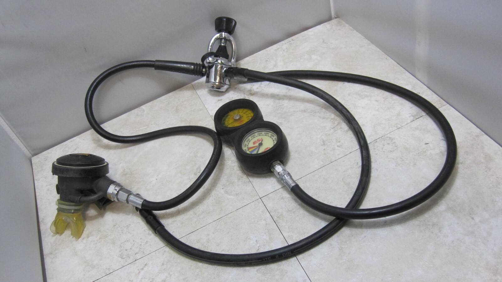 Mares Scuba Diving Regulator/Mares Regulator Mouth Piece/Pro Sub Gauge UNTESTED