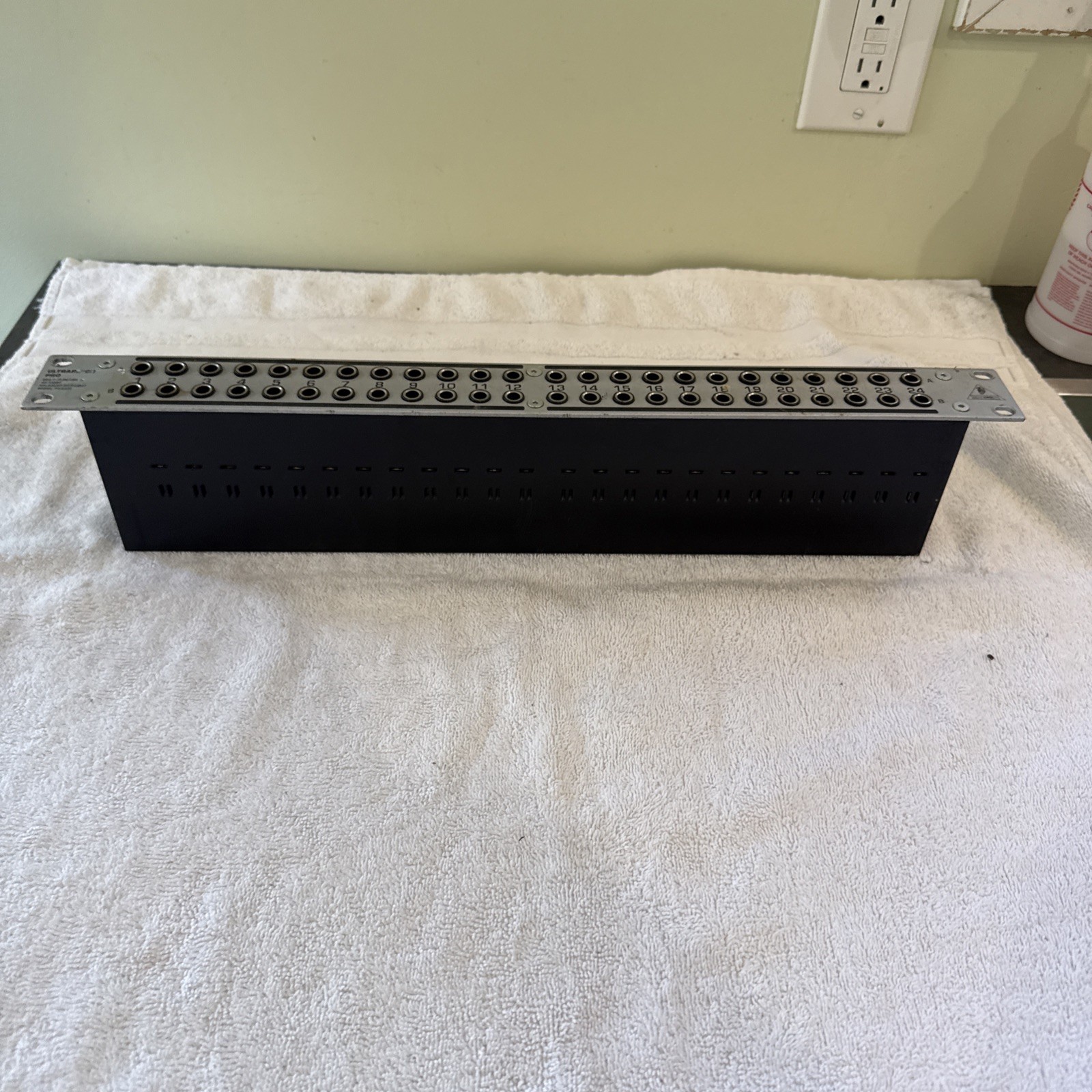 Behringer Ultrapatch Pro PX3000 Multi-Functional 48-Point Balanced Patchbay