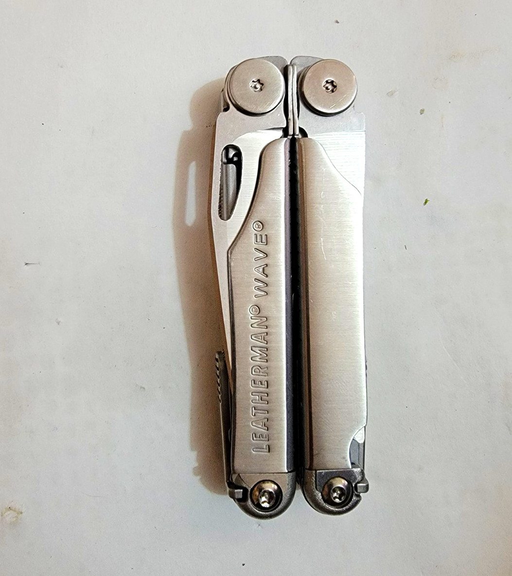 Leatherman Wave Multi-Tool Stainless Steel Pliers Knife Saw Scissors