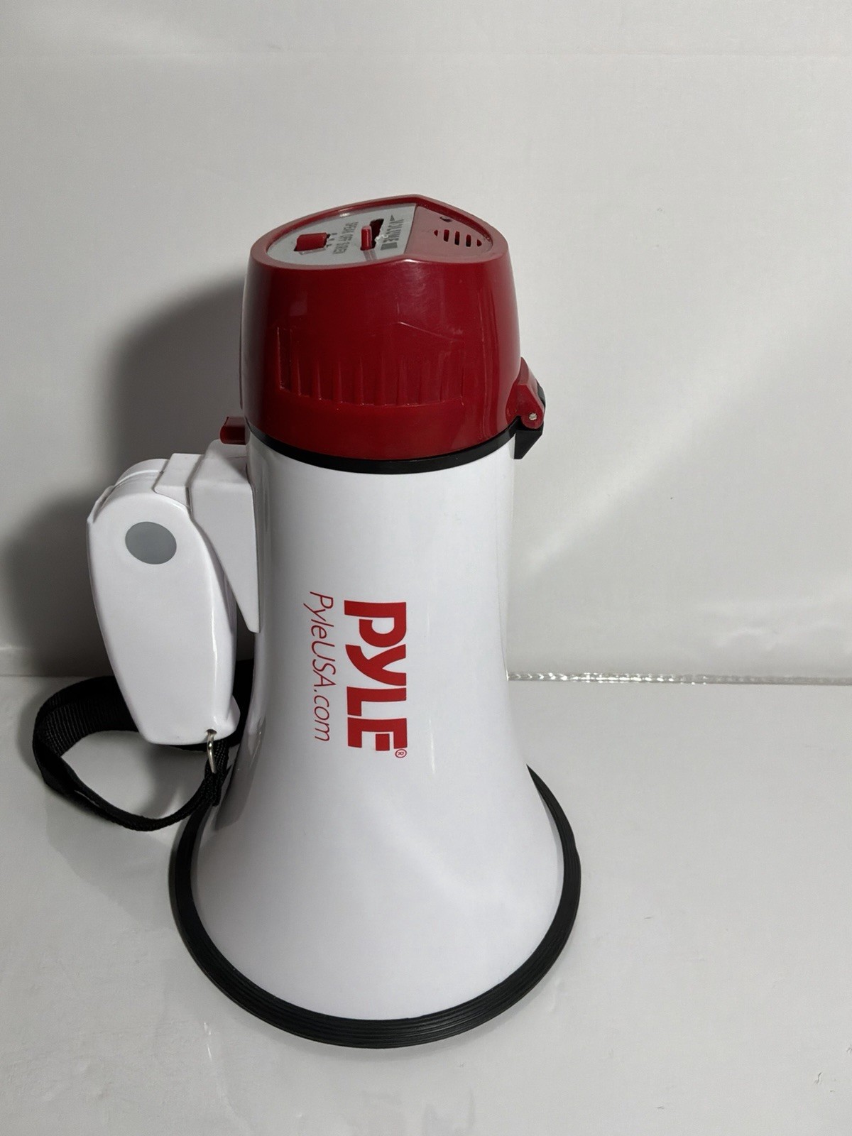 Pyle White Red Megaphone Portable Handheld Voice Amplifier Loudspeaker **READ