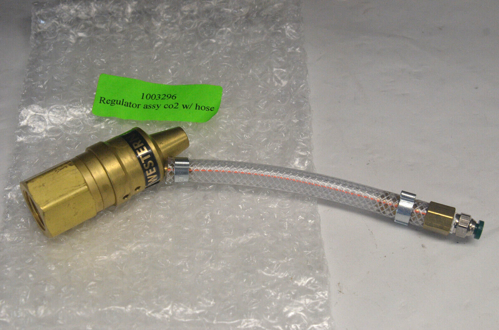 Western F.R.O.G. Compressed Gas Regulator for CO2 PreSet @ 22 SCFH     (6-F)