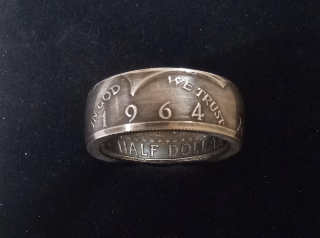 1964 KENNEDY HALF DOLLAR COIN RING.  SIZES 9 TO 14.  90% SILVER.