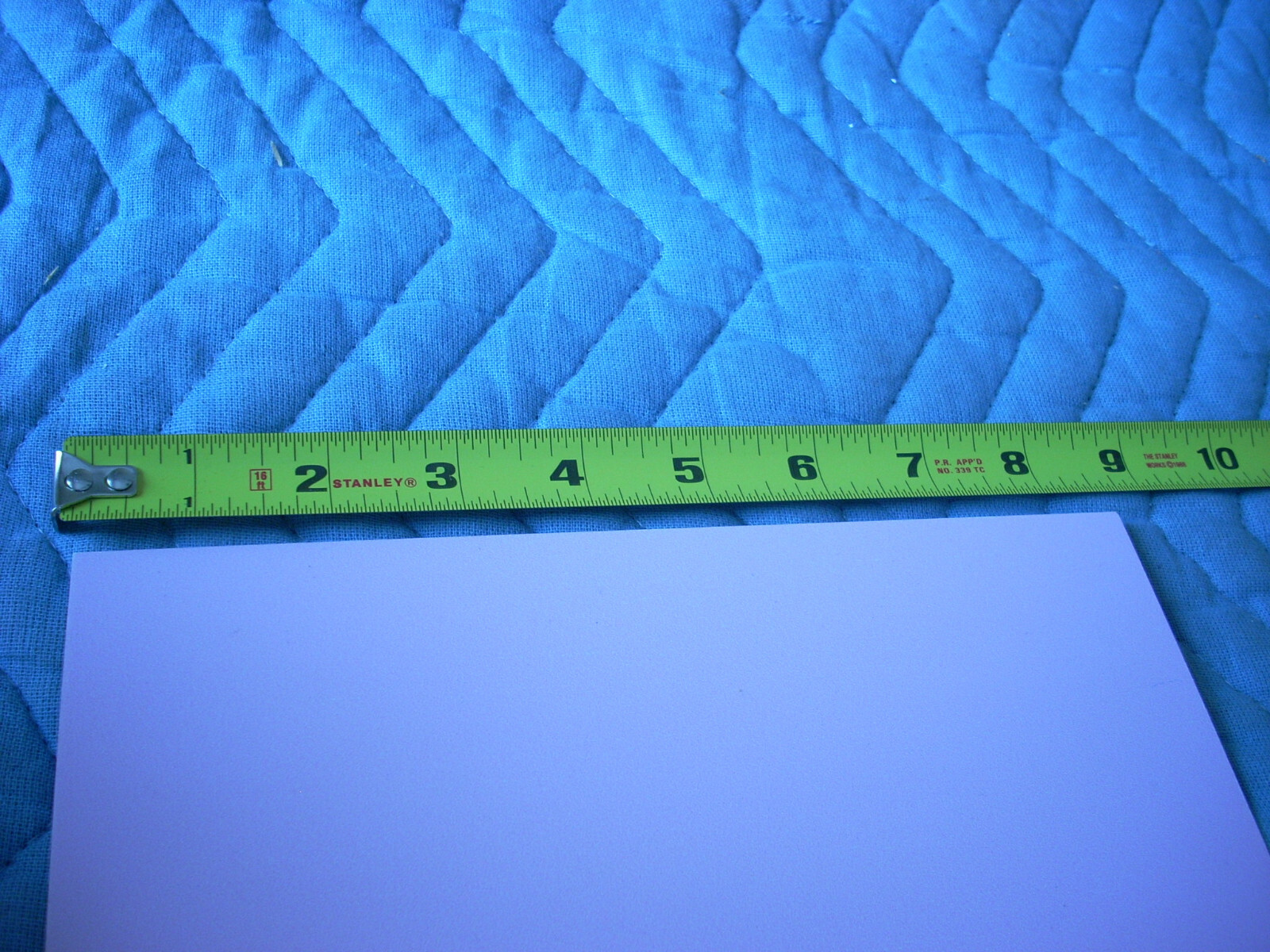 GUESS ADVERTISING SHELF/ TABLE END INSERT PROMOTING SUSAN G. KOMEN FOUNDATION