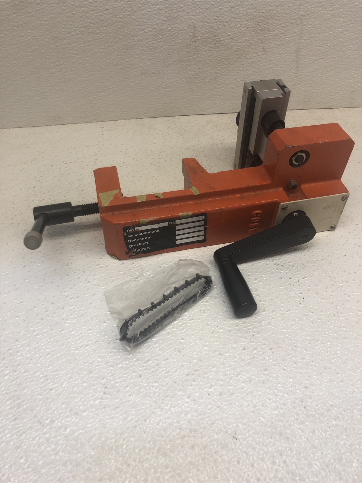 Streckfuss C066/H Cutting Machine for Taped Radial Used --