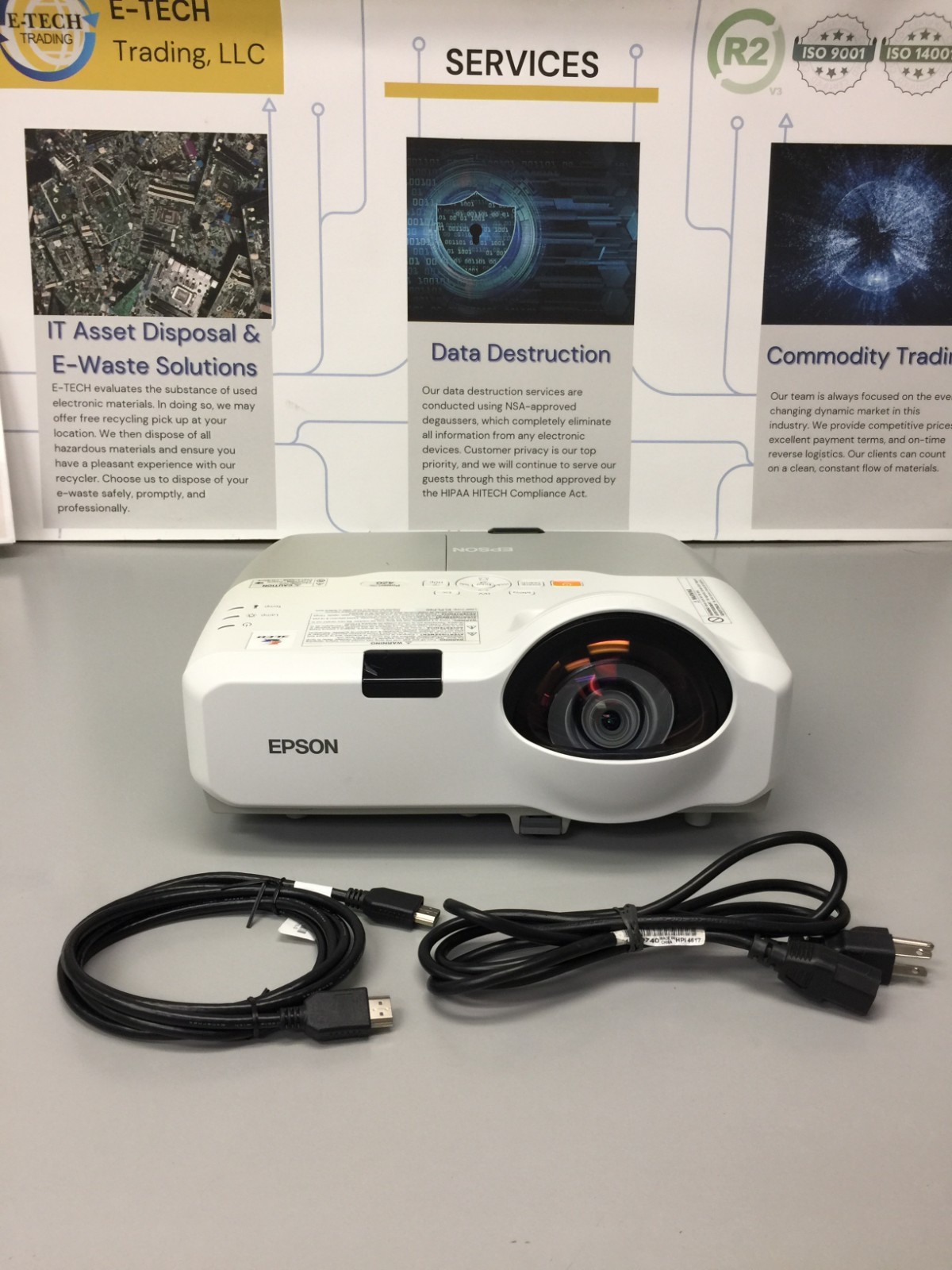 PowerLite 420 3LCD Projector (MODEL H447A)1.806 LAMP HOURS LEFT .!!! READ!!!