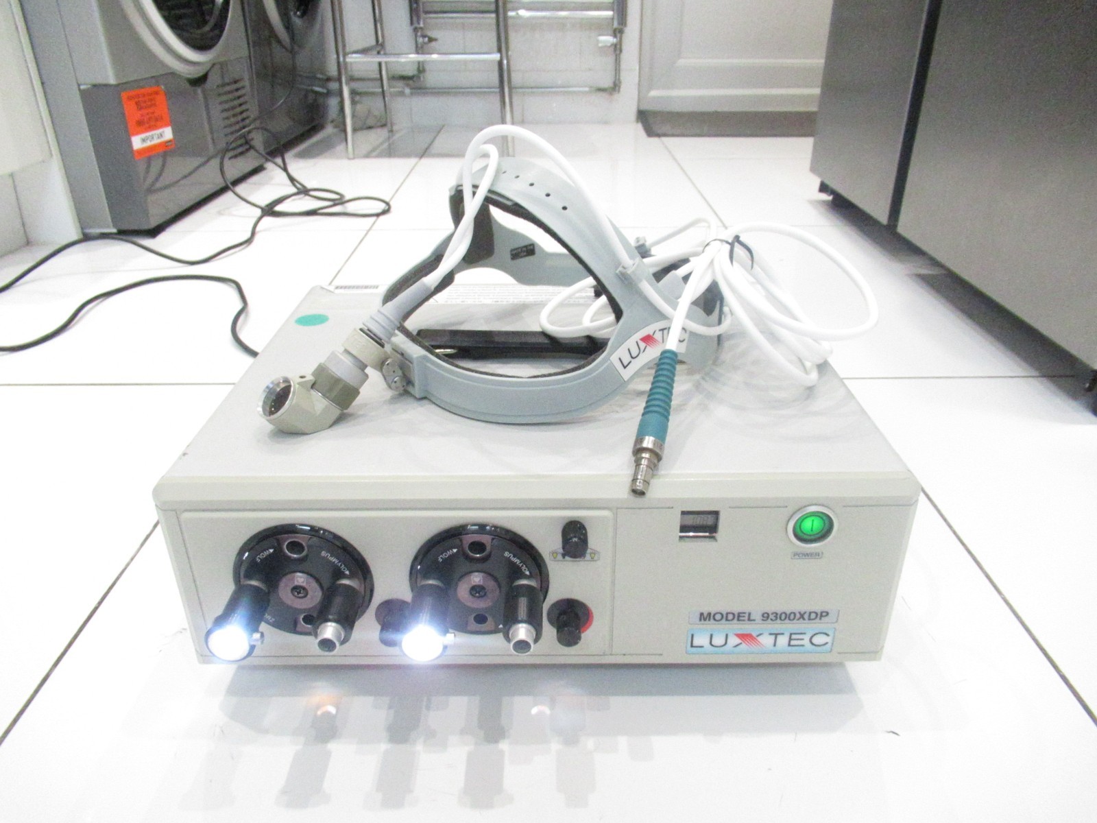 LUXTEC 9300-XDP SURGICAL ENDOSCOPY XENON LIGHTSOURCE STORZ OLYMPUS HEADLIGHT UK