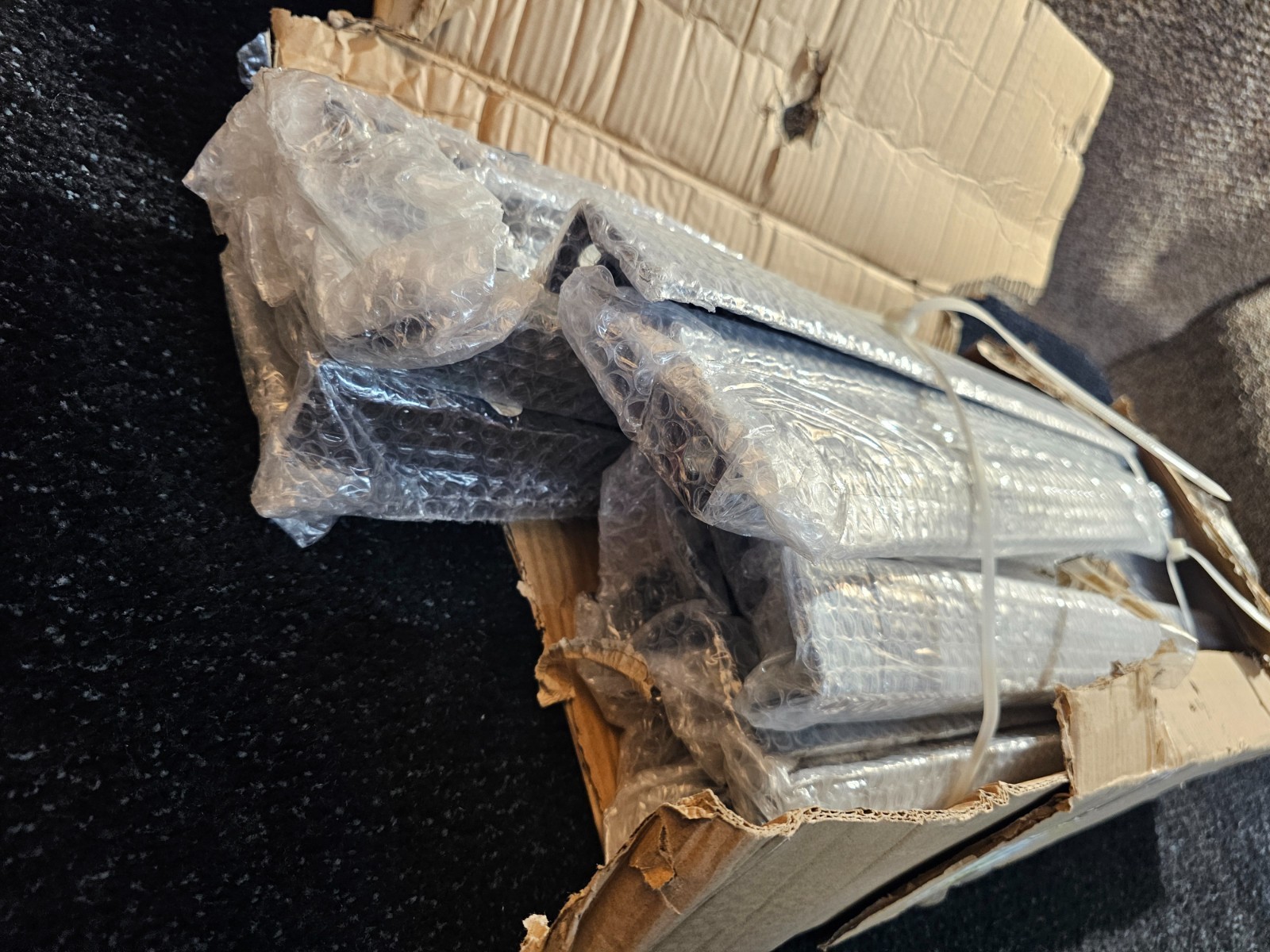 DEFECTIVE StarTech 4Post 15U Mobile Open Frame Server Rack 19 in Network G3D
