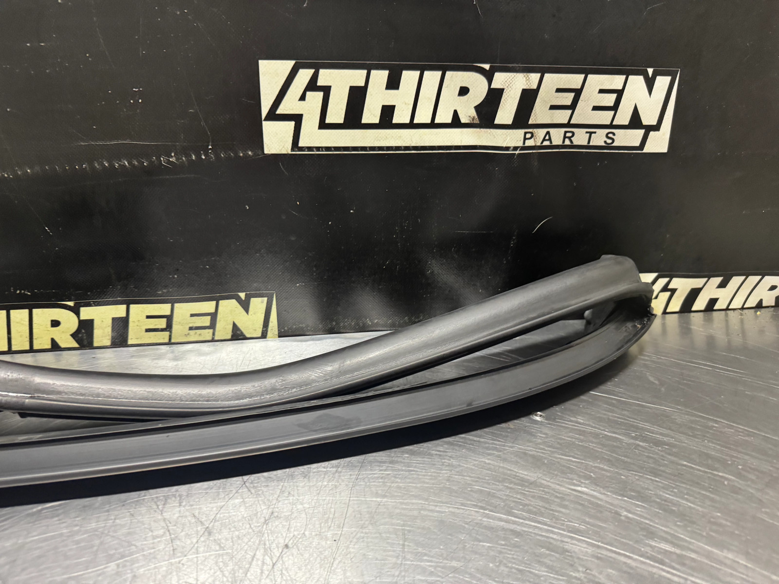 97-04 CORVETTE C5 FRONT WINDSHIELD SEAL / WEATHERSTRIPPING OEM #N541
