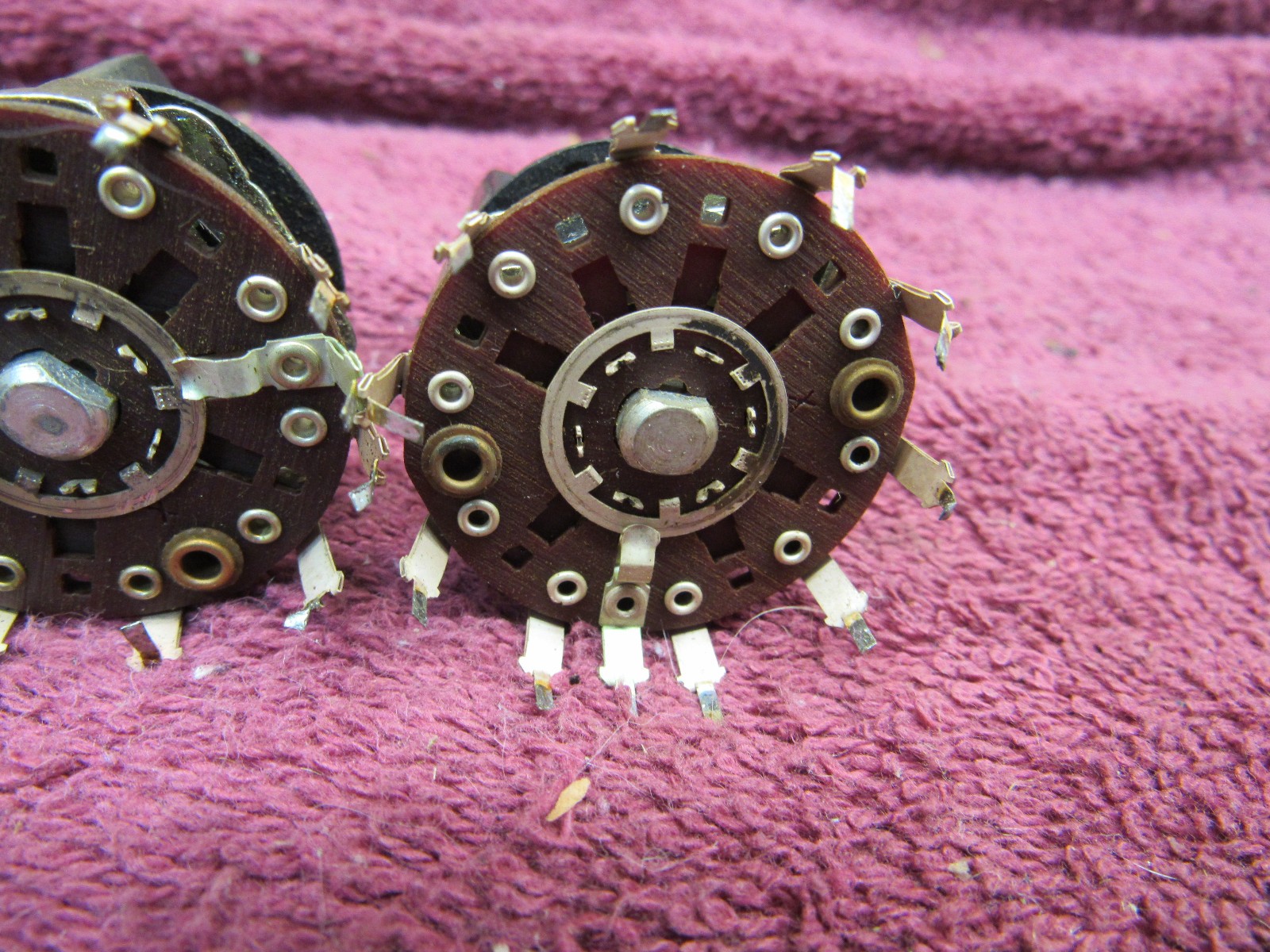 (4) OAK INDUSTRIES - 269789-BF1 Wafer Rotary Switch 1 Pole 10 Position + Knobs