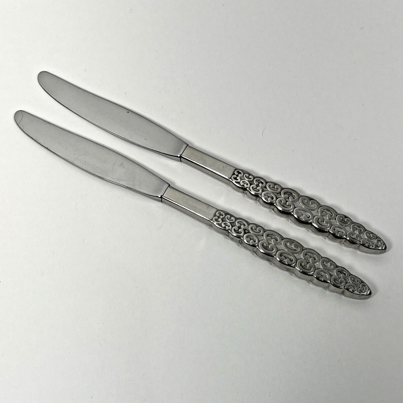 2 pc DINNER KNIFE Vtg Lyon ROMANESQUE Stainless Flatware 1970s Retro Cutlery
