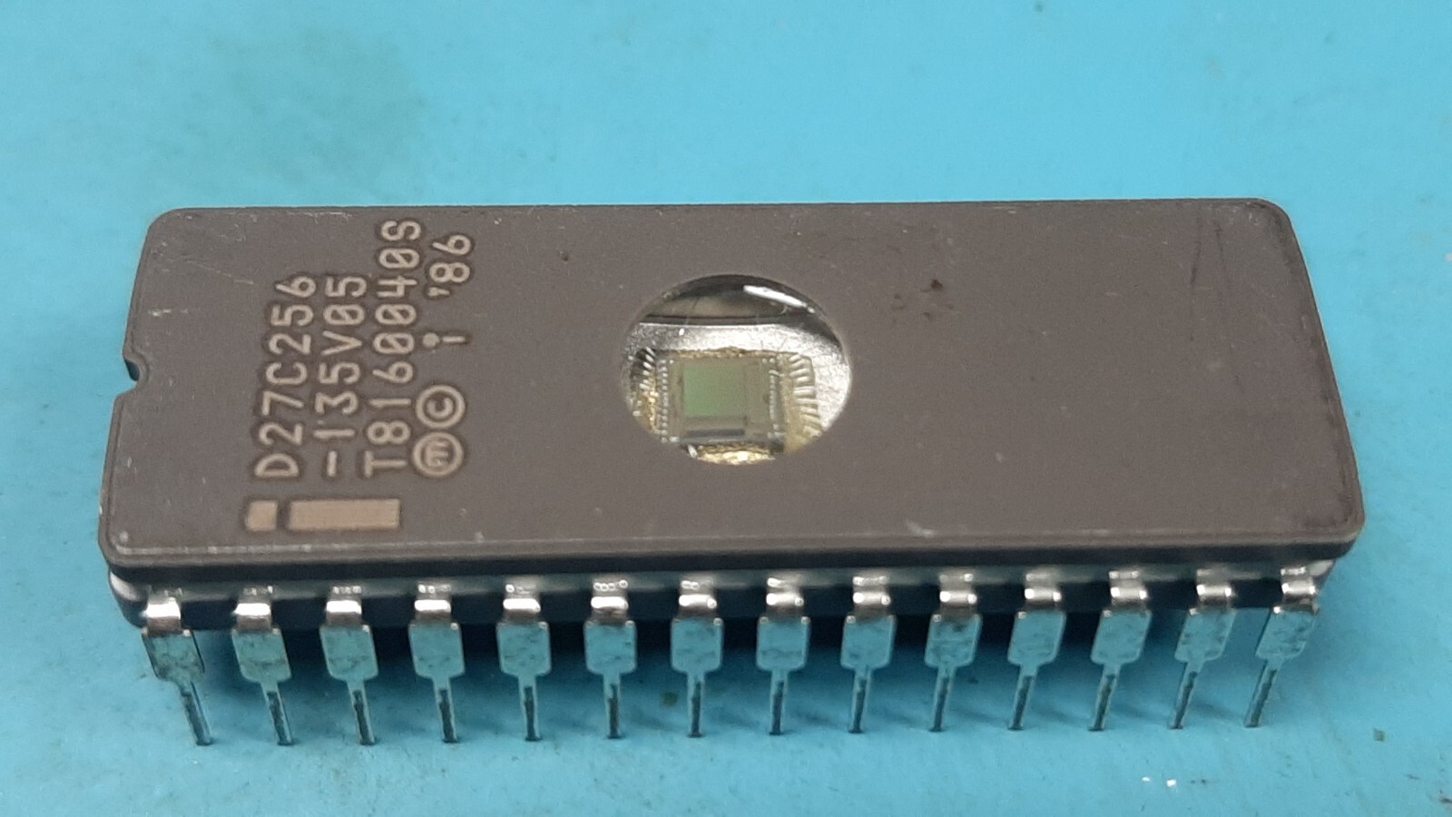D27C256-135V05 / EPROM / I.C.