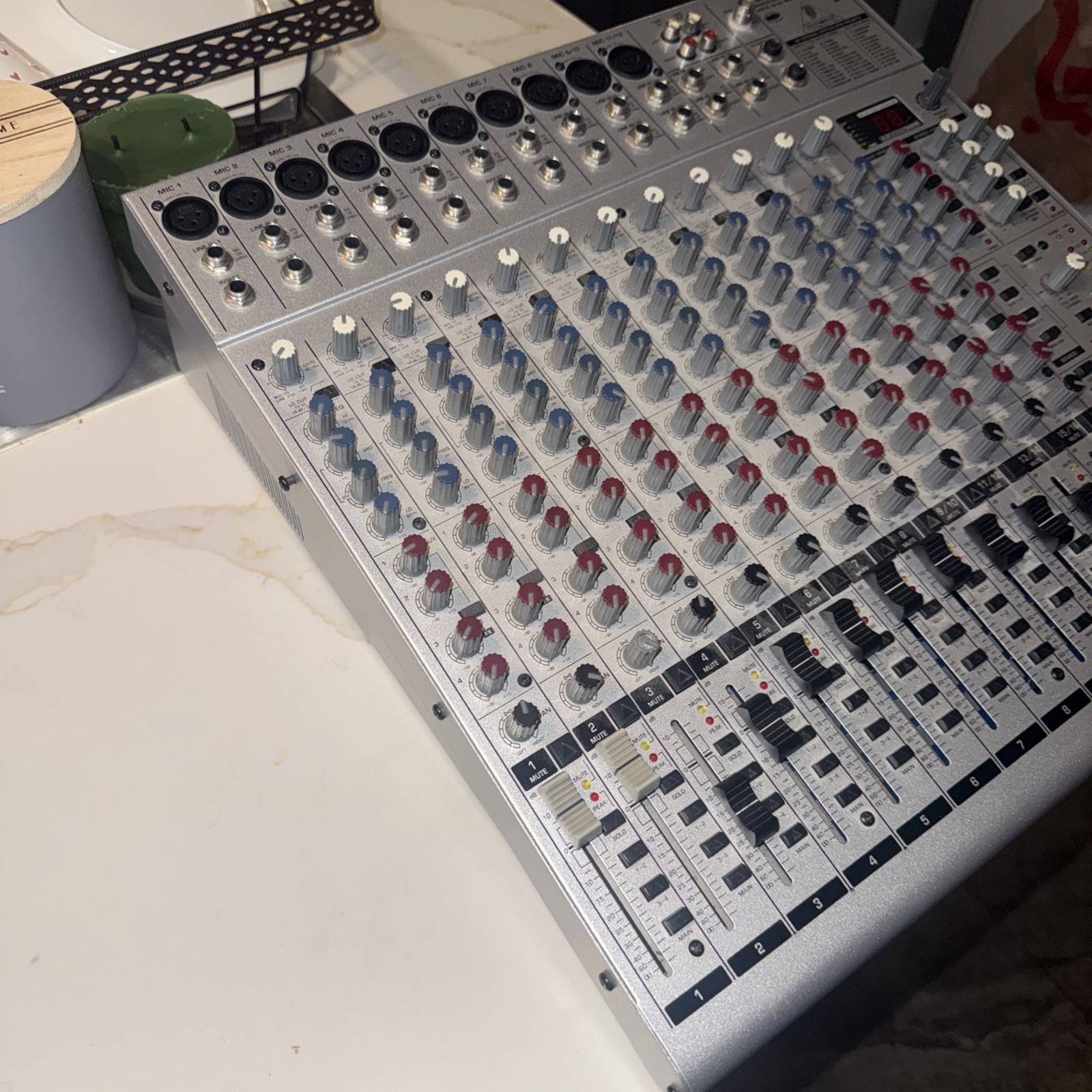 Behringer Eurorack UB2442FX-PRO 24 Input / Line Mixer 24 Bit Multi-FX Processor