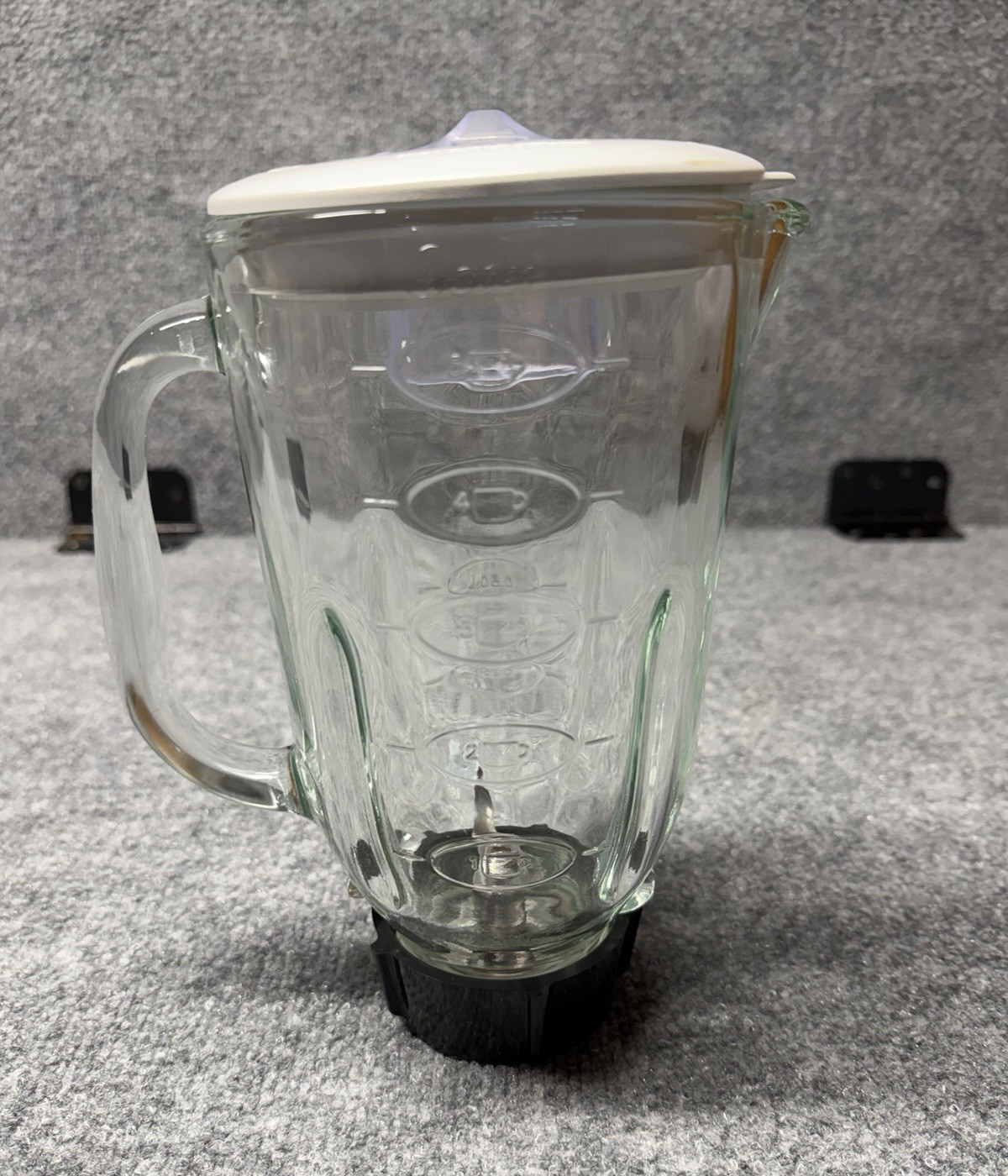 Oster 5-Cup Clear Glass Blender Pitcher Jar w/ Lid, Pour Spout, Black/White