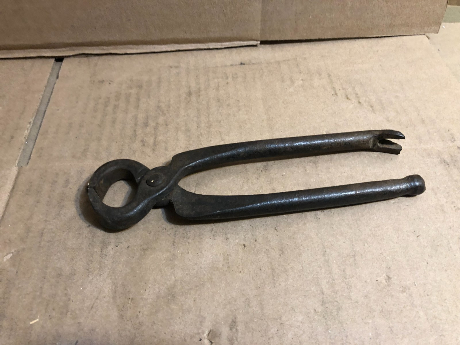 Vintage Blacksmith Farrier 7 Inch Nippers with Nail Pulling Claw