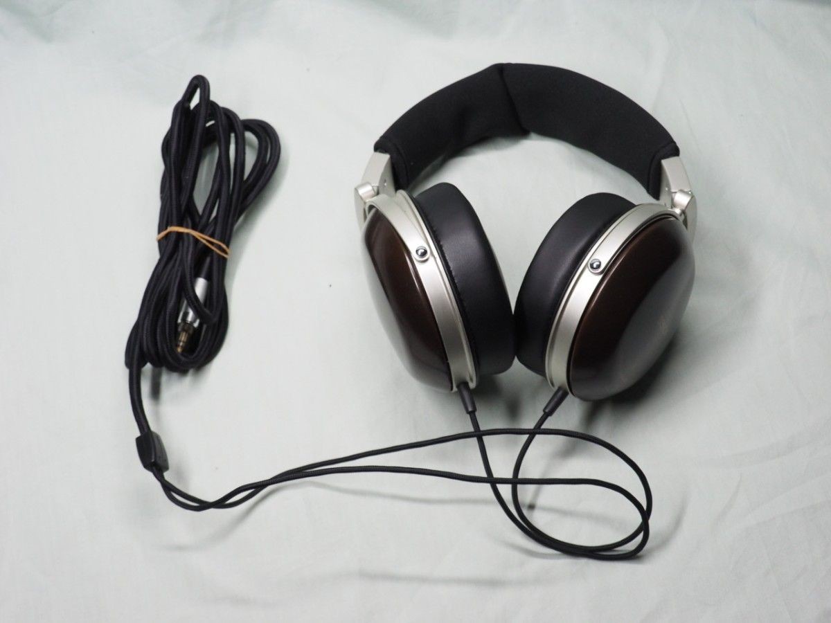 DENON AH-D5000 Headphones Wood Housing Hi-Fi Sound Over-Ear dynamic driver