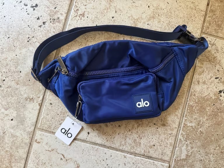 Alo Yoga Explorer Belt Bag Navy Crossbody Waist Fanny Pack Travel NWT Authentic