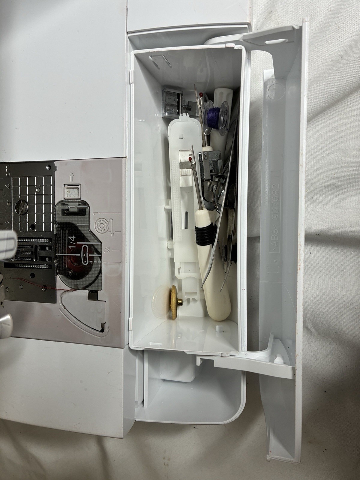 baby lock BL80B Sewing Machine, With LCD Display.