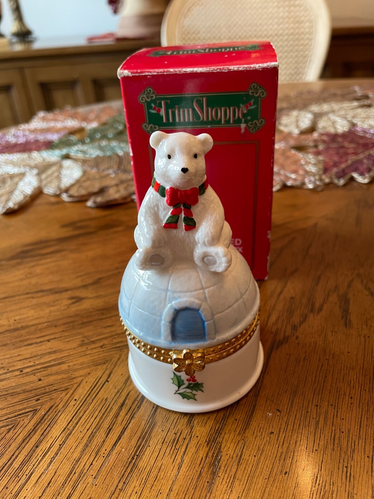HAND PAINTED PORCELAIN CHRISTMAS TRIM SHOPPE OPENING TRINKET in ORIGINAL BOX