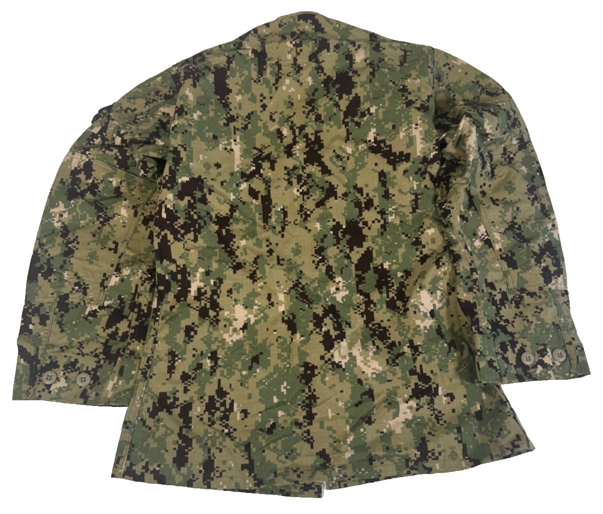 New US Navy USN NWU Type III AOR2 Working Uniform Blouse Jacket Small Regular