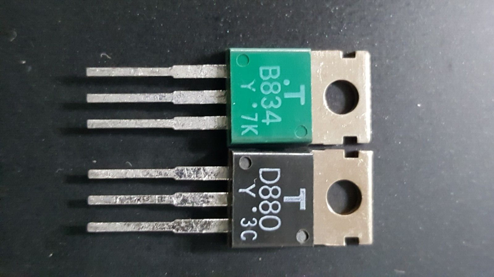 Toshiba 2SB834-Y & 2SD880-Y paired TRANSISTOR as obtained from Onkyo (1pair)