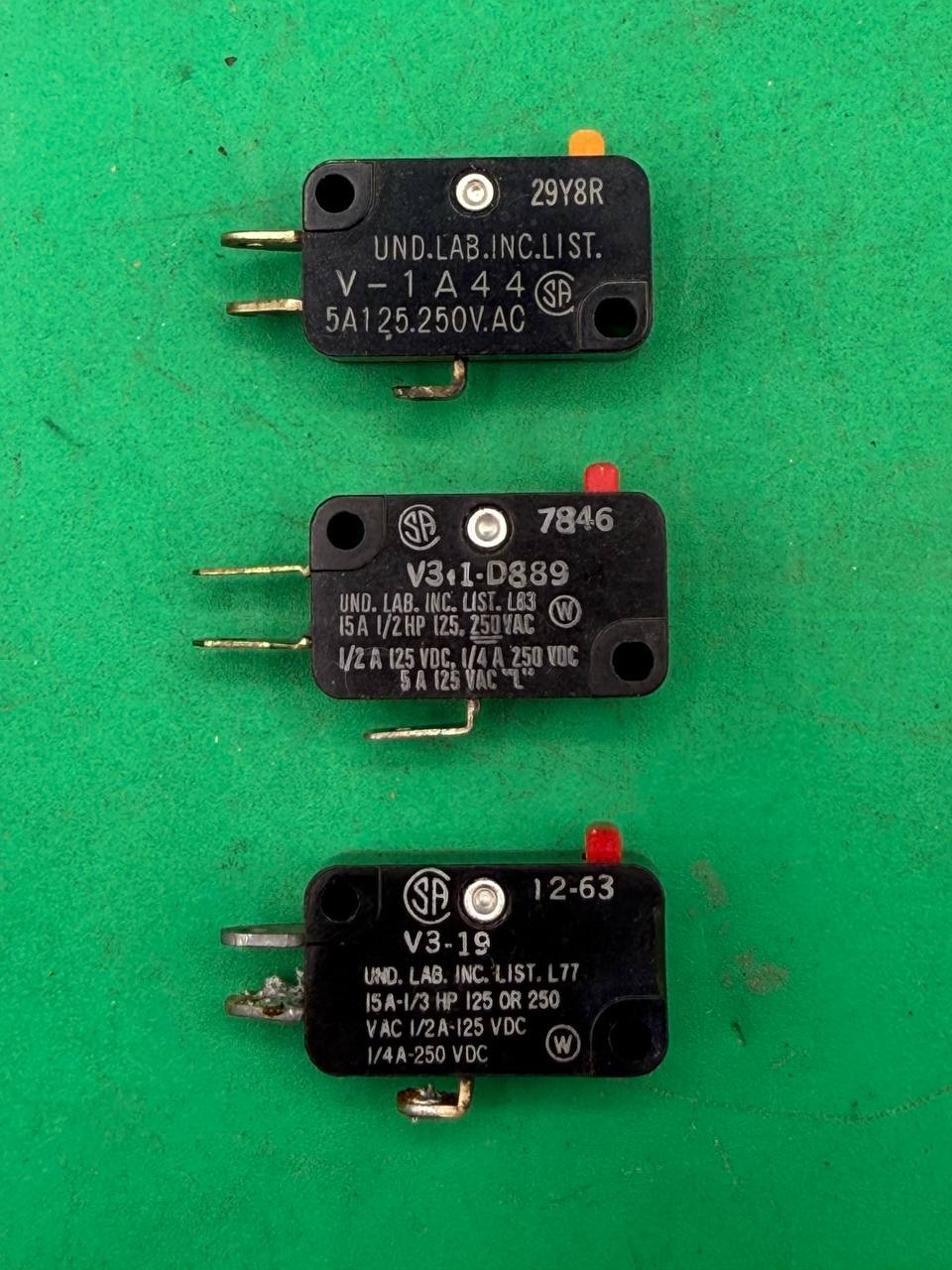 Lot of 6 Microswitches Omron Honeywell Micro Switch V3 V-1A44 RE