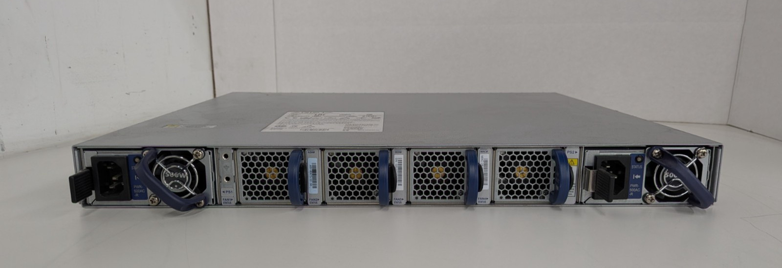 Arista DCS-7050SX-64-R dual power switch