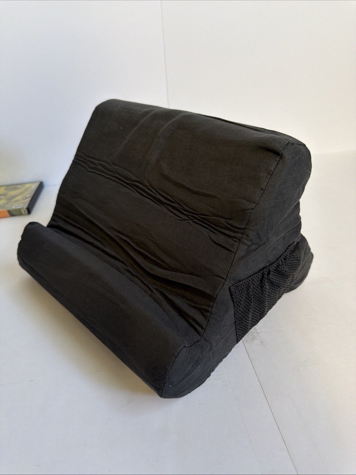 OPEN BOX ONTEL PILLOW PAD MULTI-ANGLE SOFT TABLET STAND (GRAY)