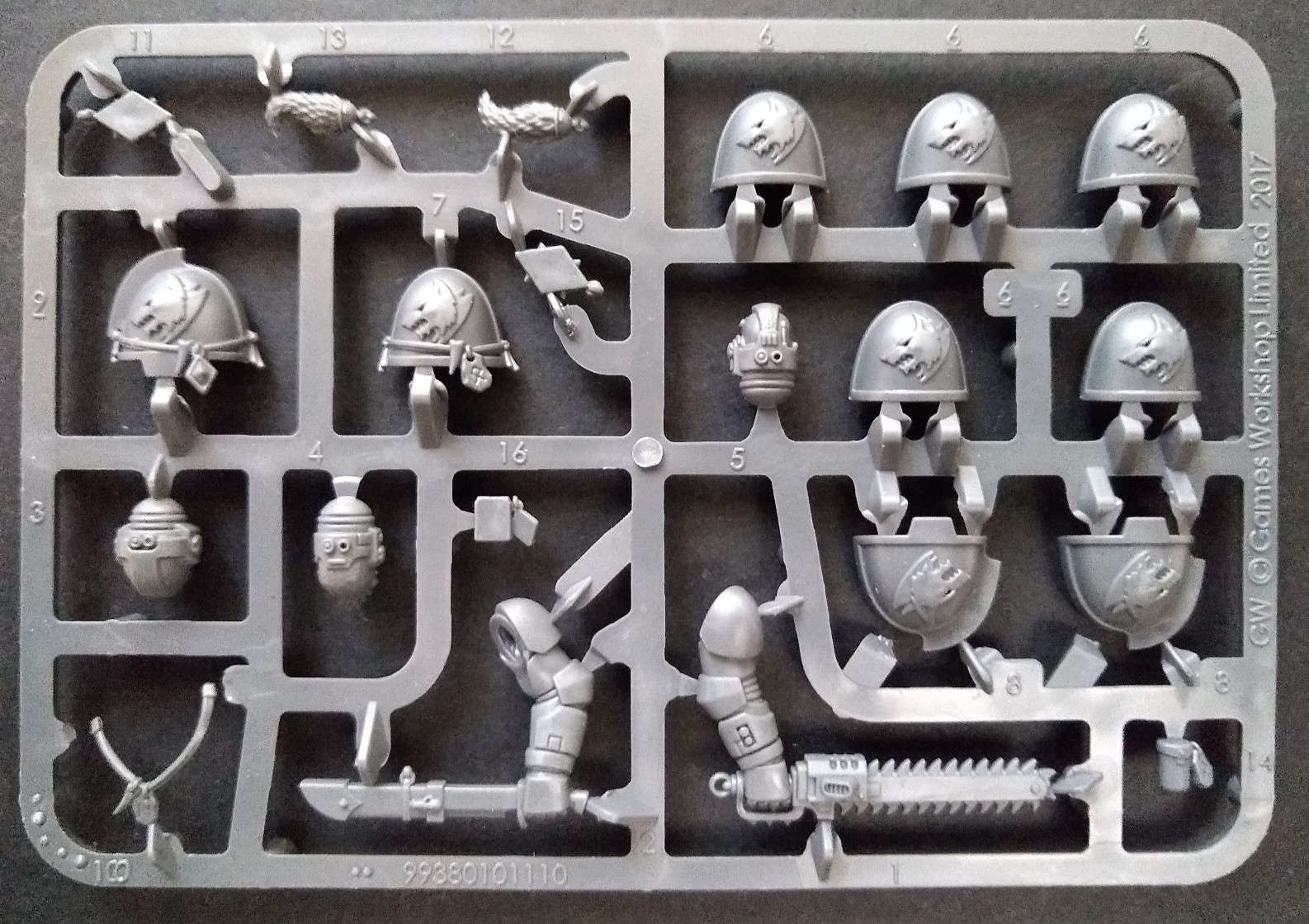 Warhammer 40k Space Marines Space Wolves Shoulder Pads Upgrade Sprue *NOS*