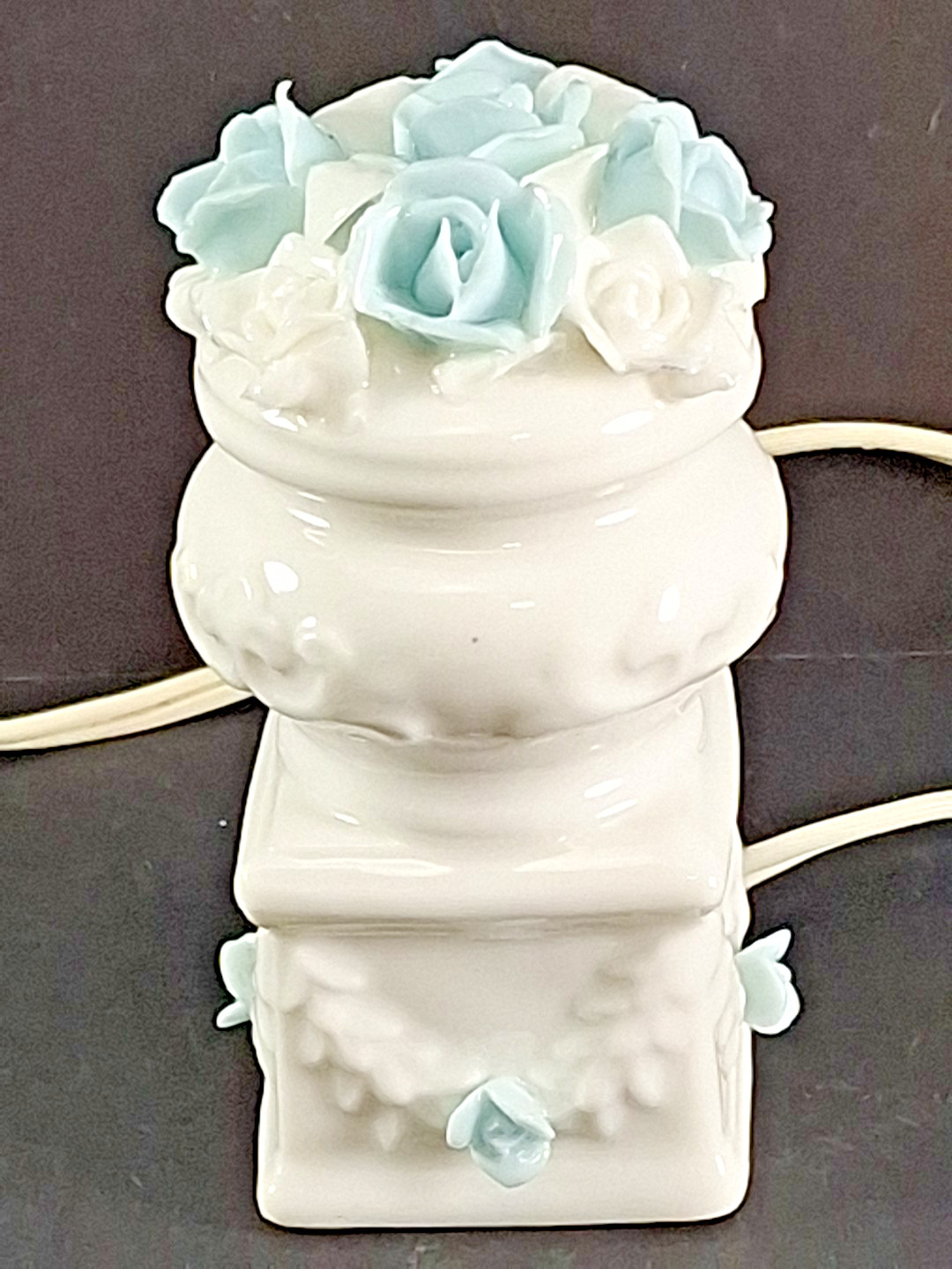 Blue And White Porcelain Dresser Lamp Night Light I. W. RICE AND CO Vtg Dainty