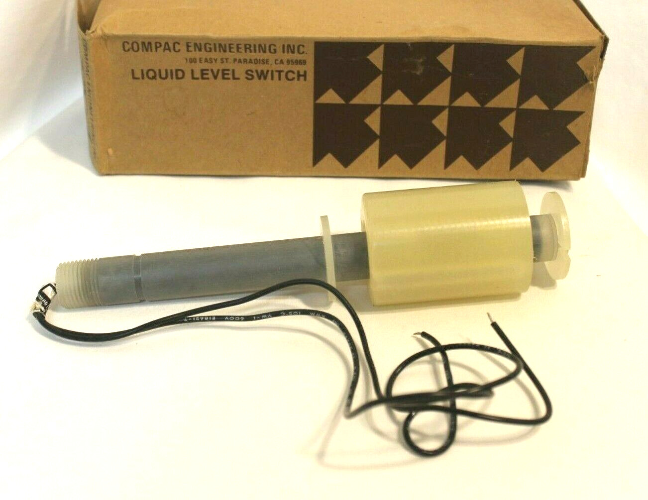 COMPAC ENGINEERING LIQUID LEVEL SWITCH 6911 010 NEW OPEN BOX
