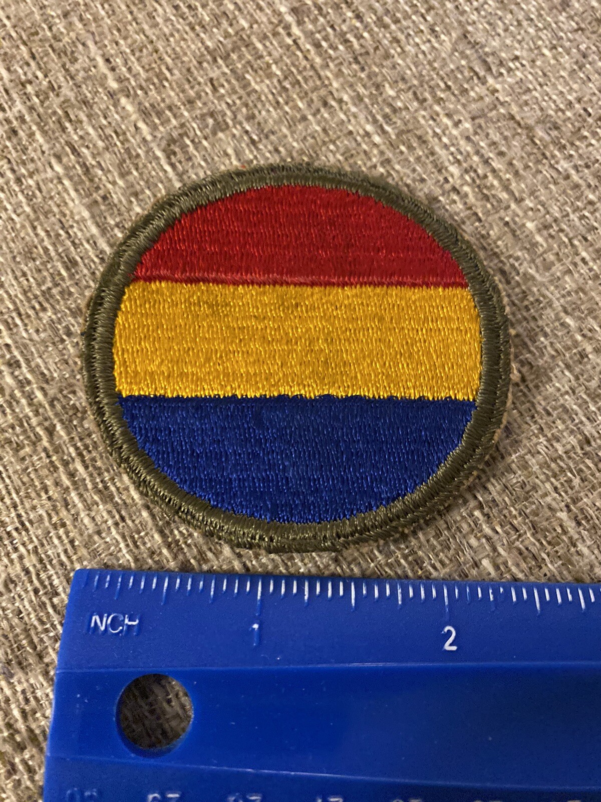 WWII US Army Replacement And School Patch Round Yellow Blue Red INV8666