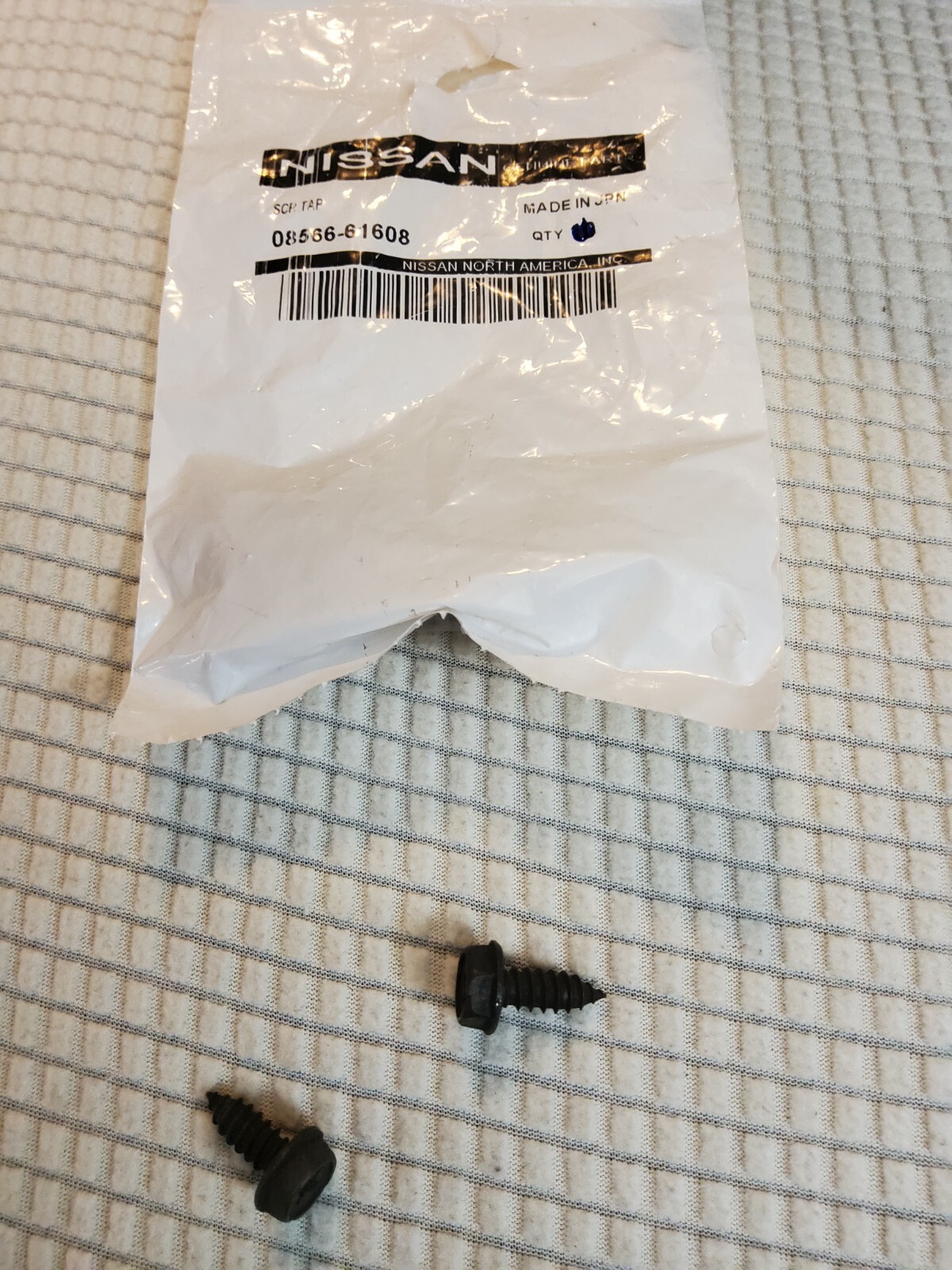 Genuine Nissan Fog Lamp Assembly Screws 08566-61608. SET OF 2