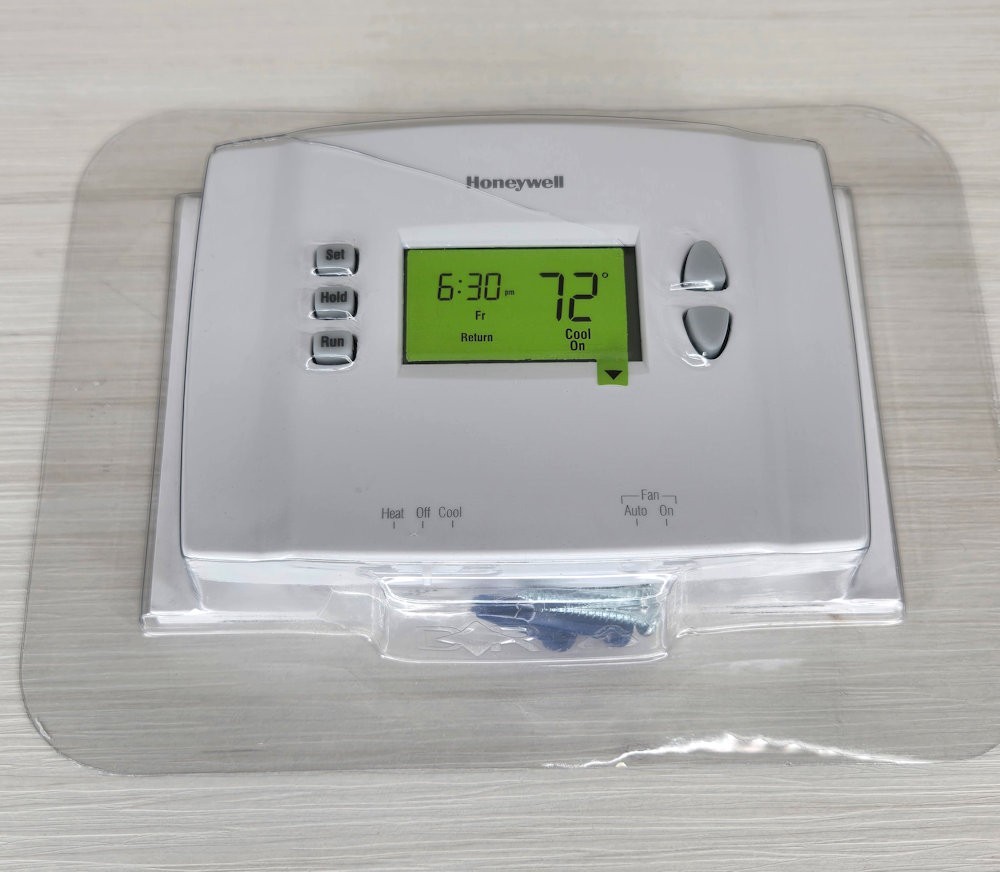 Honeywell RCT8103A 7-Day Programmable Thermostat Open Box Packaging Damaged
