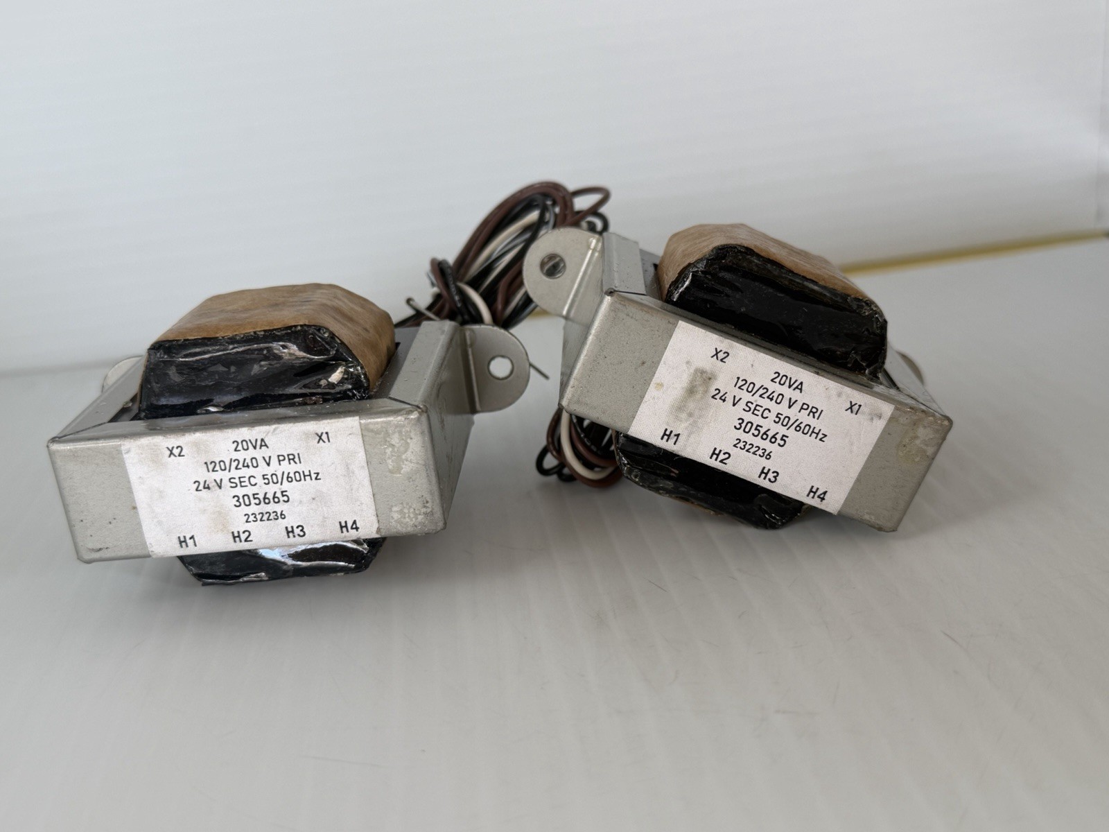 120/240 V PRI 24 V SEC 50/60Hz 305665 ( Lot Of 2)