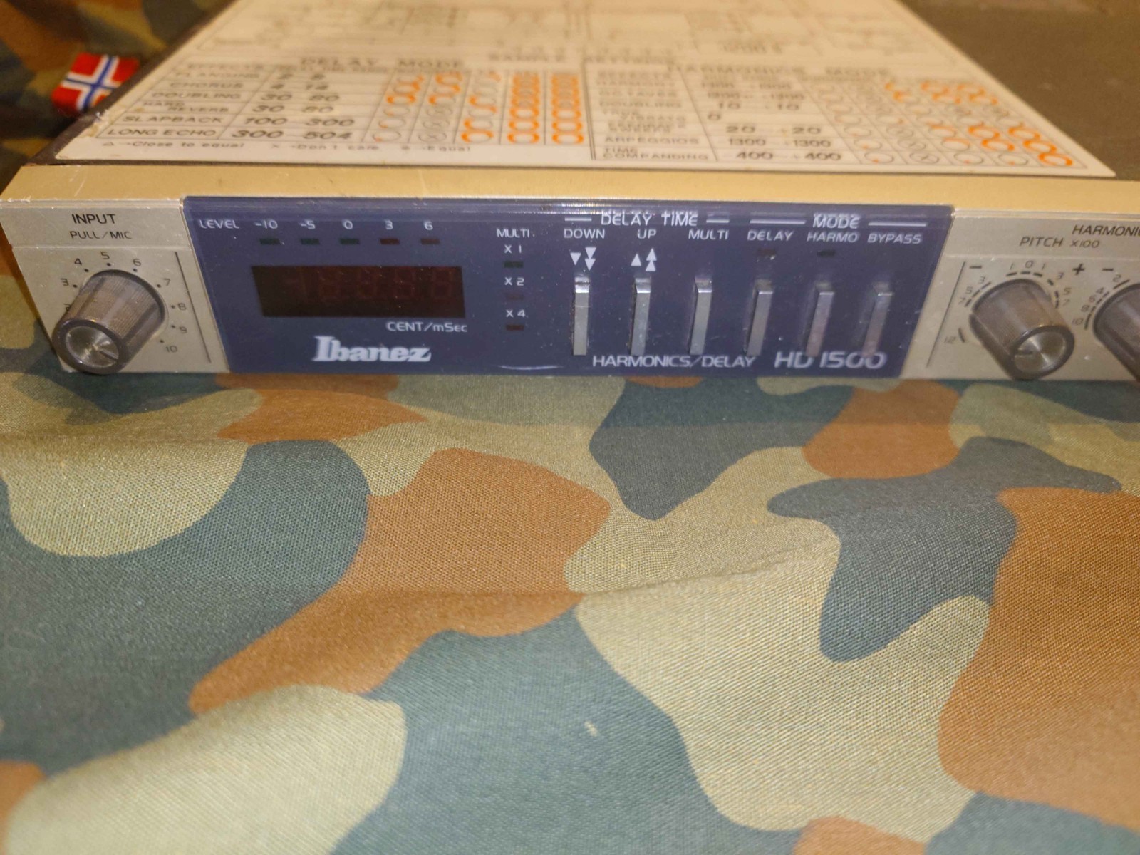 Ibanez HD1500 Harmonic/Delay rack effekt unit.