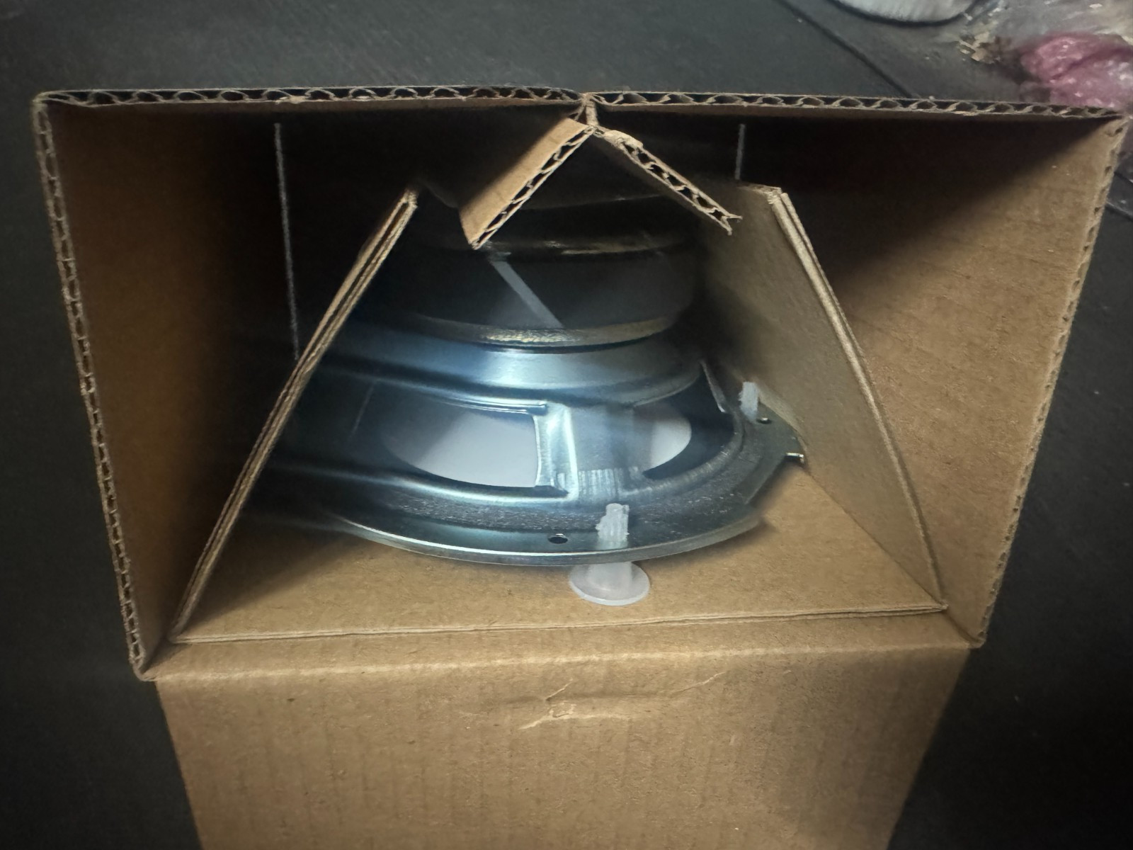 one/Single Yamaha  woofer New for HS5 monitor,HS5 p/n YE739A00 4/40w  ARMENS