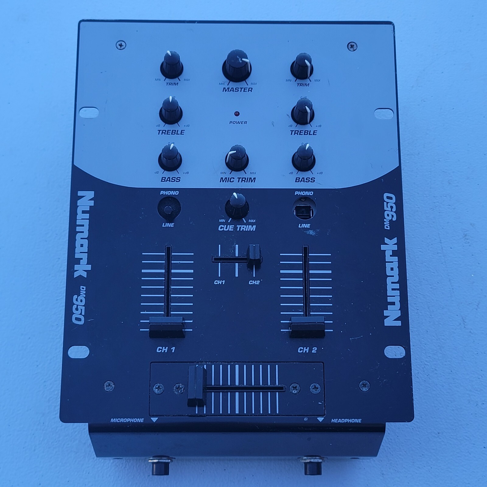 Working NUMARK DM950 DJ Mixer Phono Preamp Line Microphone- No Power Cord