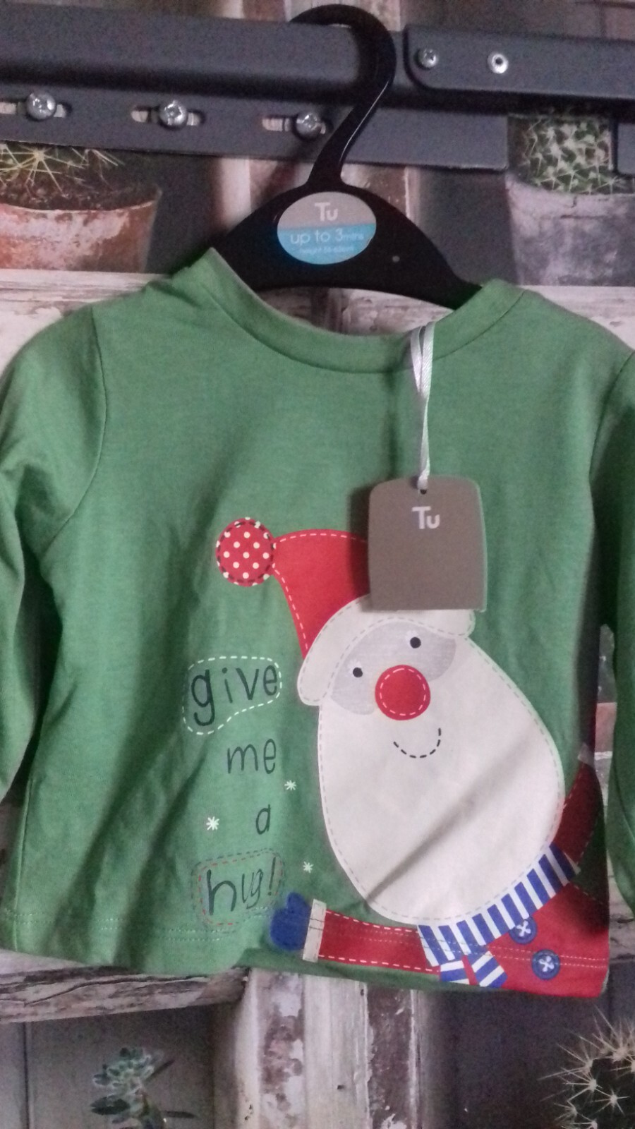BRAND NEW - BOYS T-SHIRT - CHRISTMAS THEME - SANTA - 0-3 MONTHS - box D