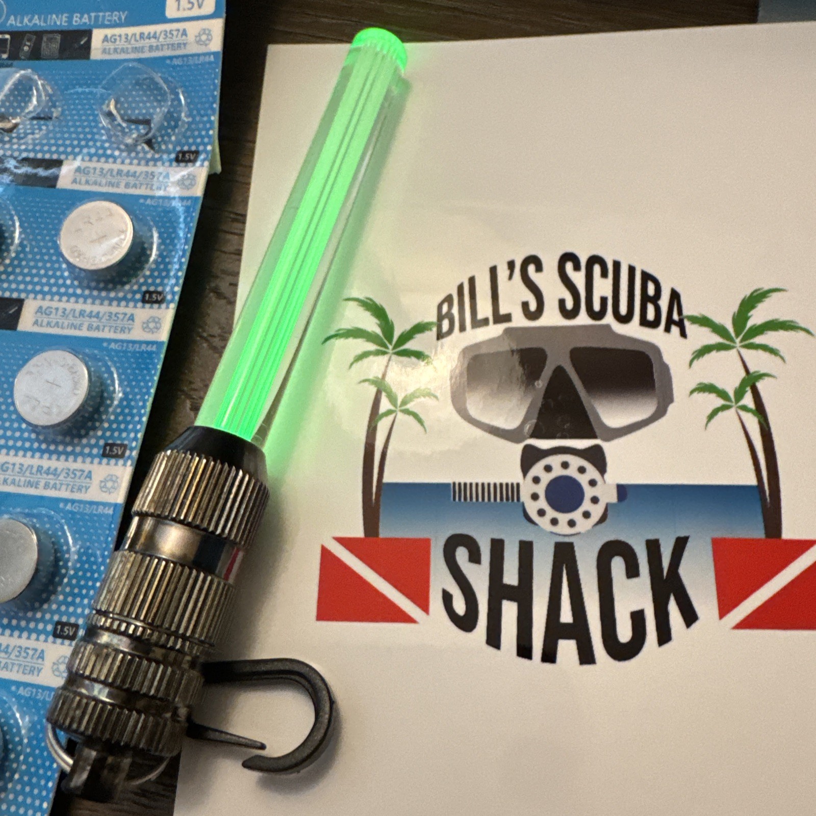 SCUBA DIVING NIGHT DIVING MARKER LIGHT STICK WITH EXTRA BATTERIES!