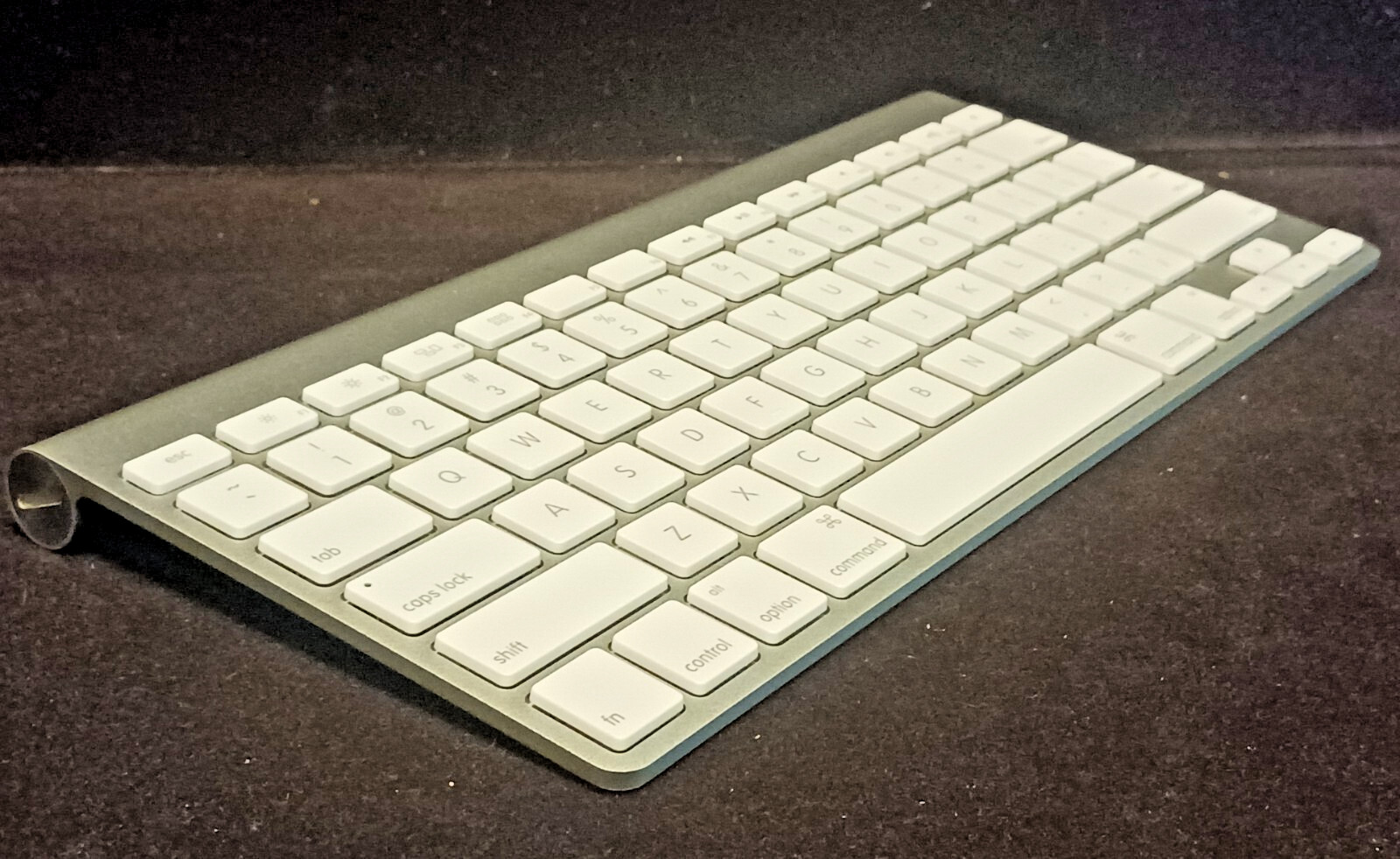 APPLE A1314 Pre-Owned Wireless Keyboard - MC184LL/B- 2009
