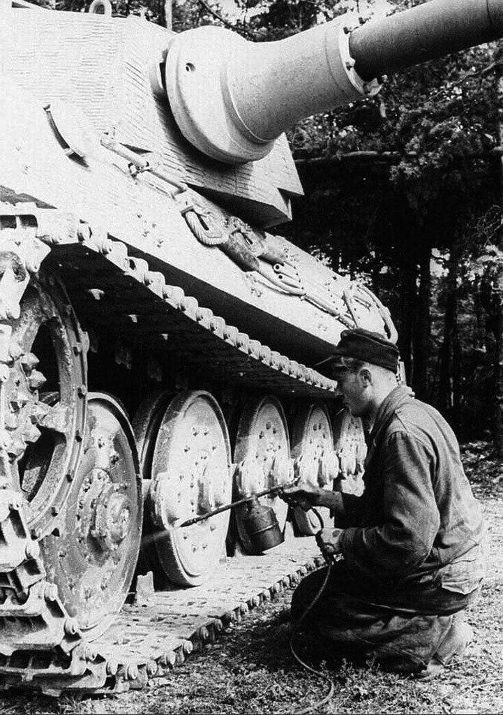 WW2 WWII Photo German King Tiger II Tank Painting   World War Two Wehrmacht 4247