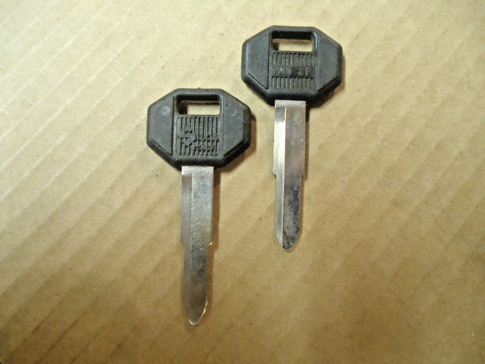 2 silca brand key blanks,  mit 2P set of 2, locksmith
