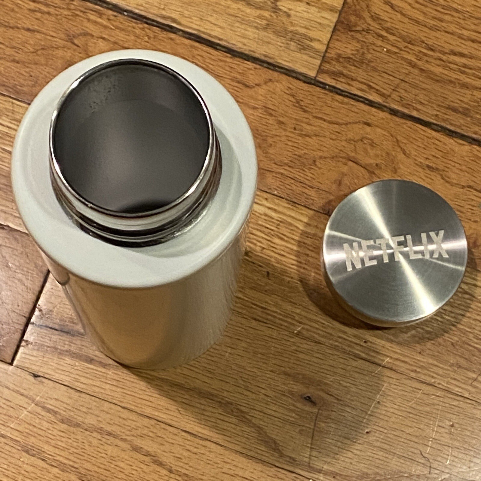 NEW NETFLIX EMPLOYEE STAINLESS STEEL MATTE WHITE CANTEEN ENGRAVED LOGO 24oz