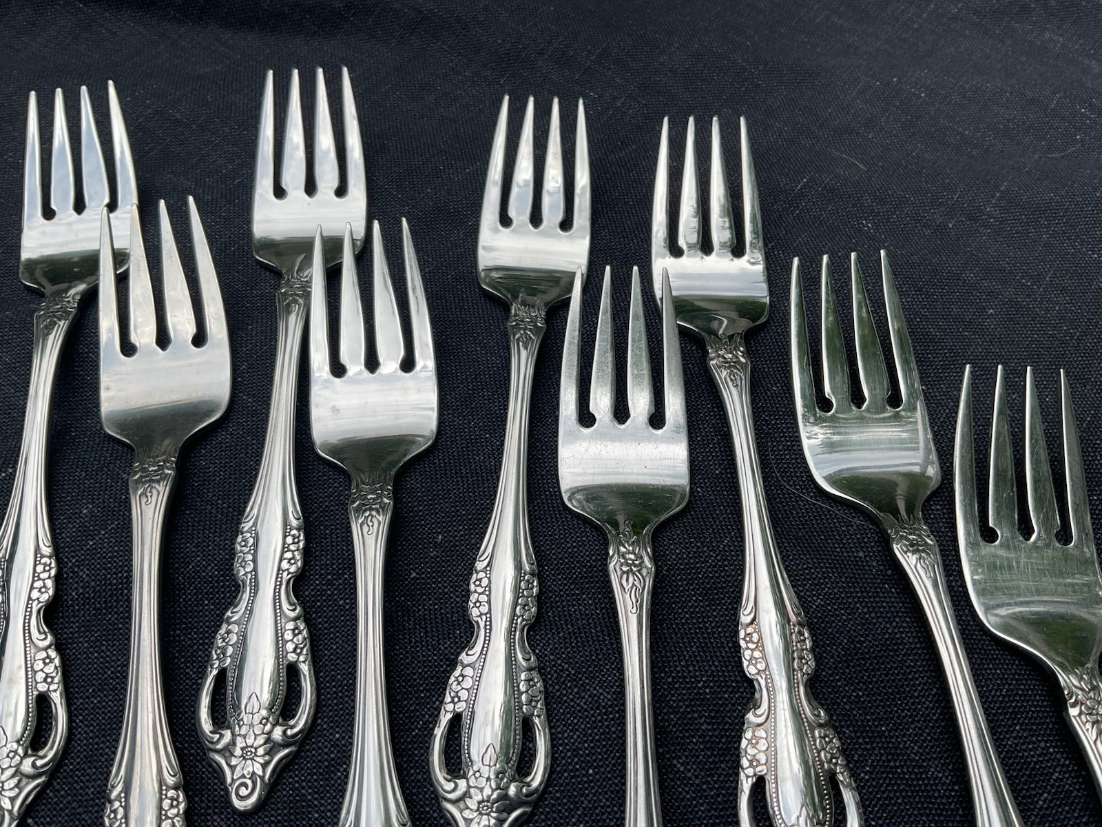 ONEIDA RAPHAEL Stainless Steel USA Flatware Set 101 Pieces