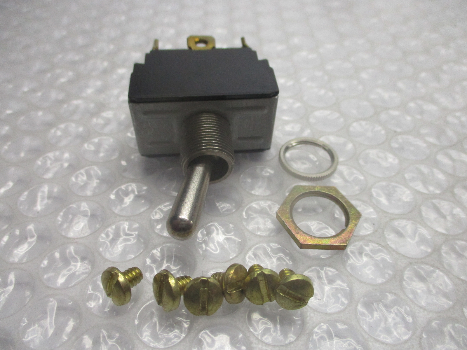 INDUSTRIAL SPARE 0037 TOGGLE SWITCH NSNP