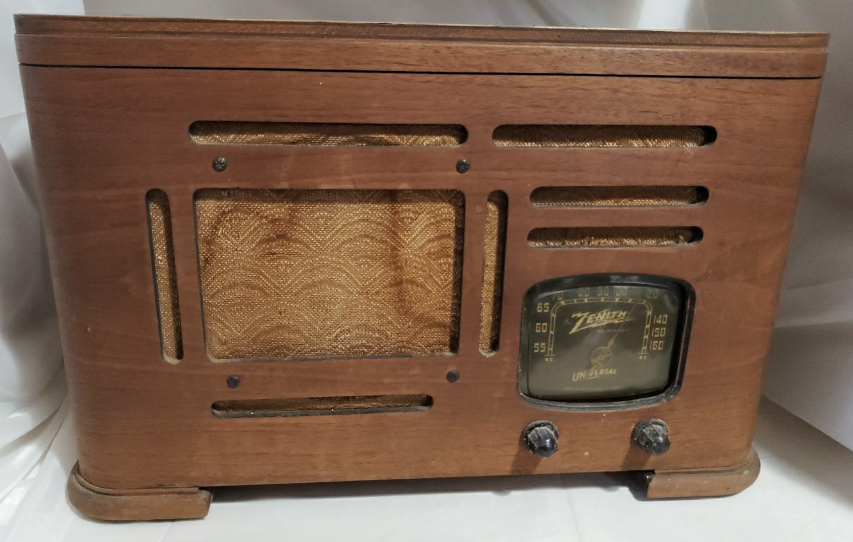 Vintage 1941 zenith radio model 6-G533 CH=6A35
