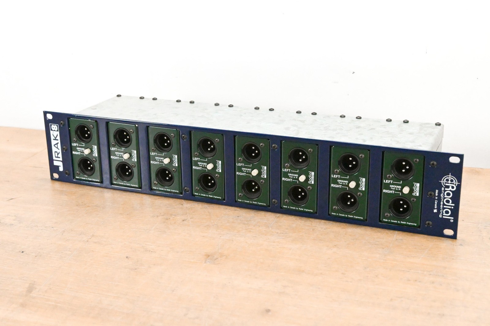 Radial Engineering J-Rak 8 8-Space Rack Adaptor with 8 Radial ProD2s CG012NQ